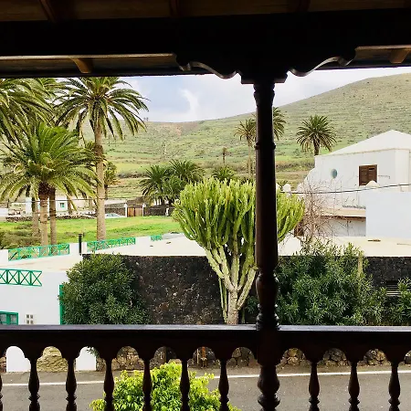 Casa De Las Dos Palmeras * Haría