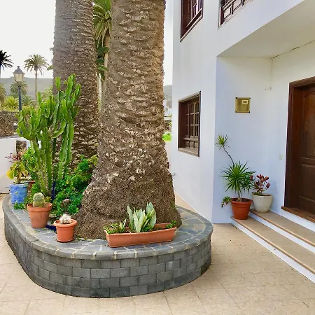 Casa De Las Dos Palmeras * Haría